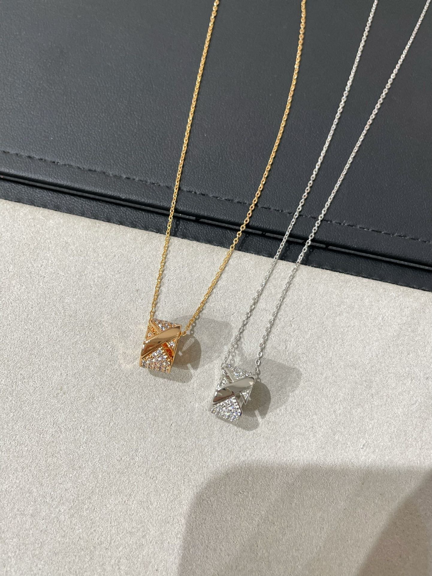 [Angela Schmuck] LIENS EVIDENCE DIAMANT-HALSKETTE