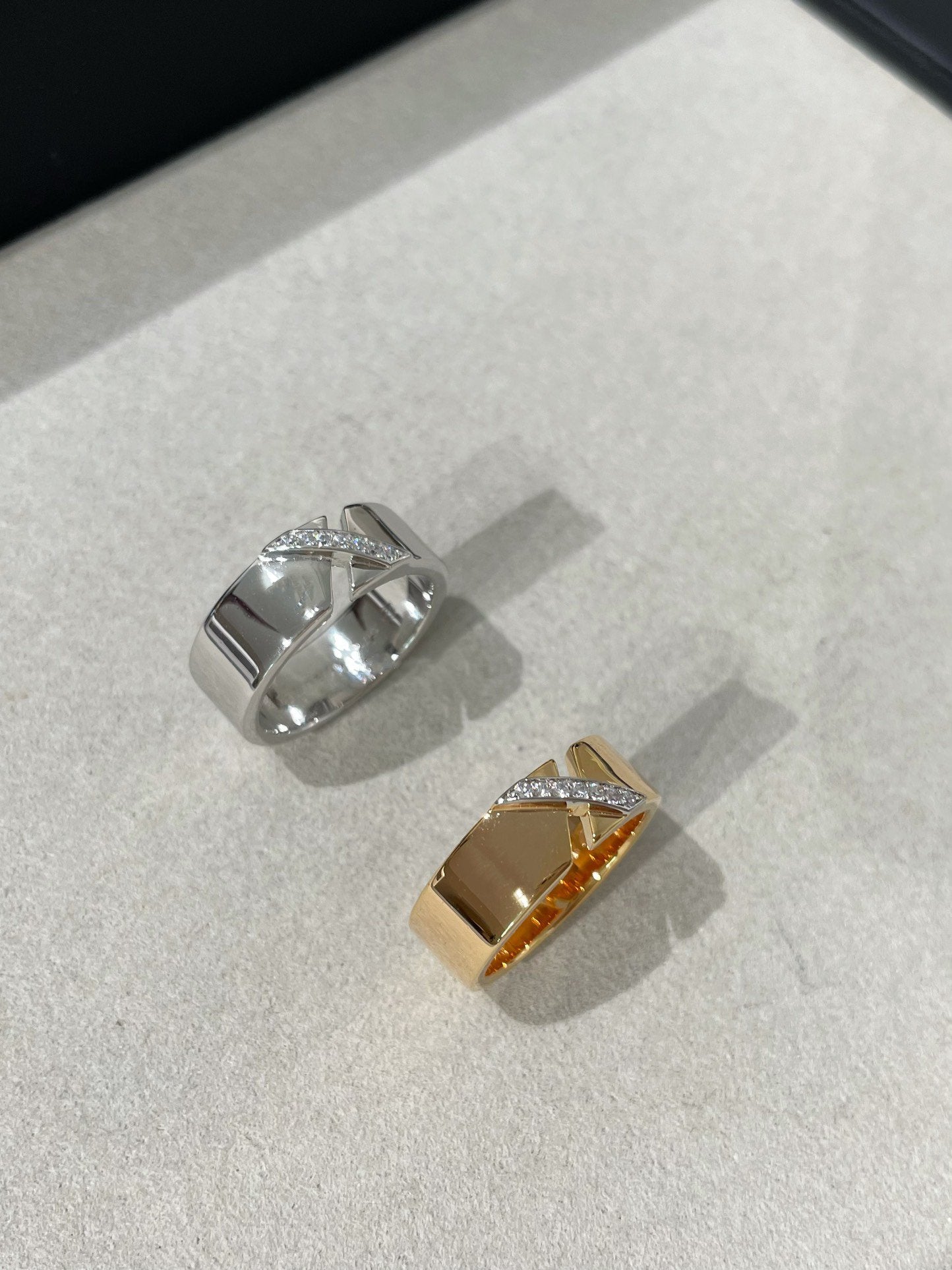 [Angela Jewellery] LIENS EVIDENCE DIAMOND RING
