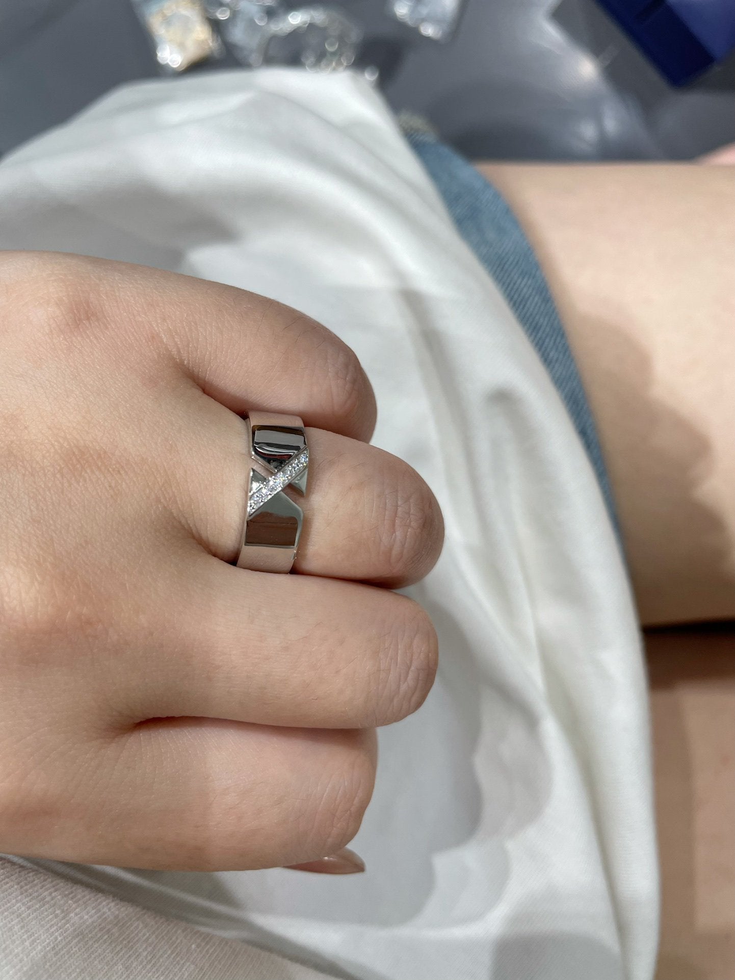 [Angela Jewellery] LIENS EVIDENCE DIAMOND RING