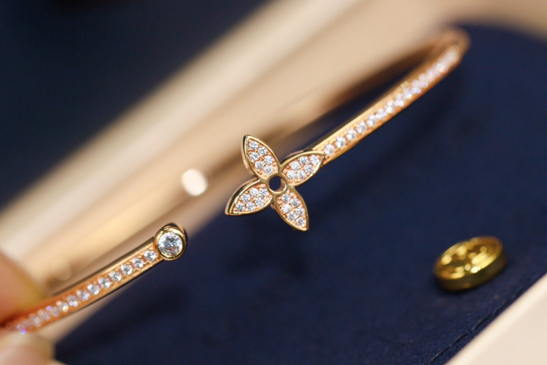 [Angela Jewellery]IDYLLE ROTGOLD-ARMBAND MIT DIAMANTEN