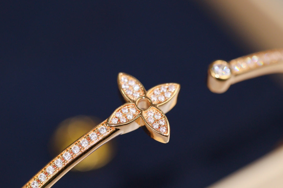 [Angela Jewellery]IDYLLE ROTGOLD-ARMBAND MIT DIAMANTEN