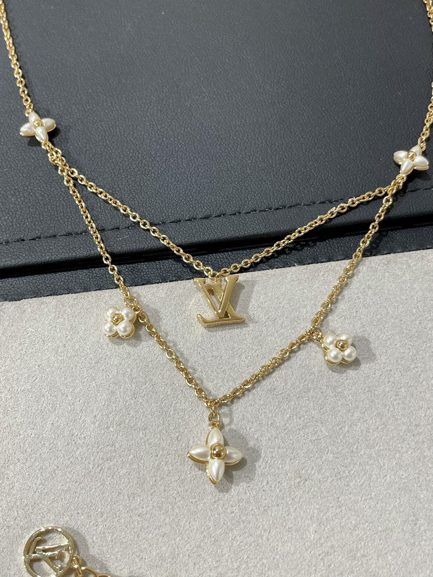 [アンジェラジュエリー]フラワーグラム ゴールド モップ ダブルロウ ネックレス