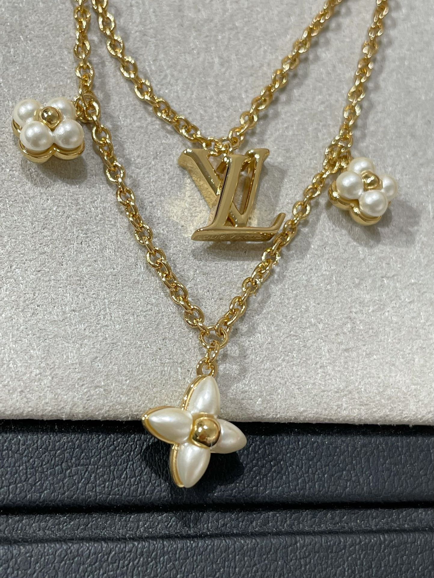 [アンジェラジュエリー]フラワーグラム ゴールド モップ ダブルロウ ネックレス