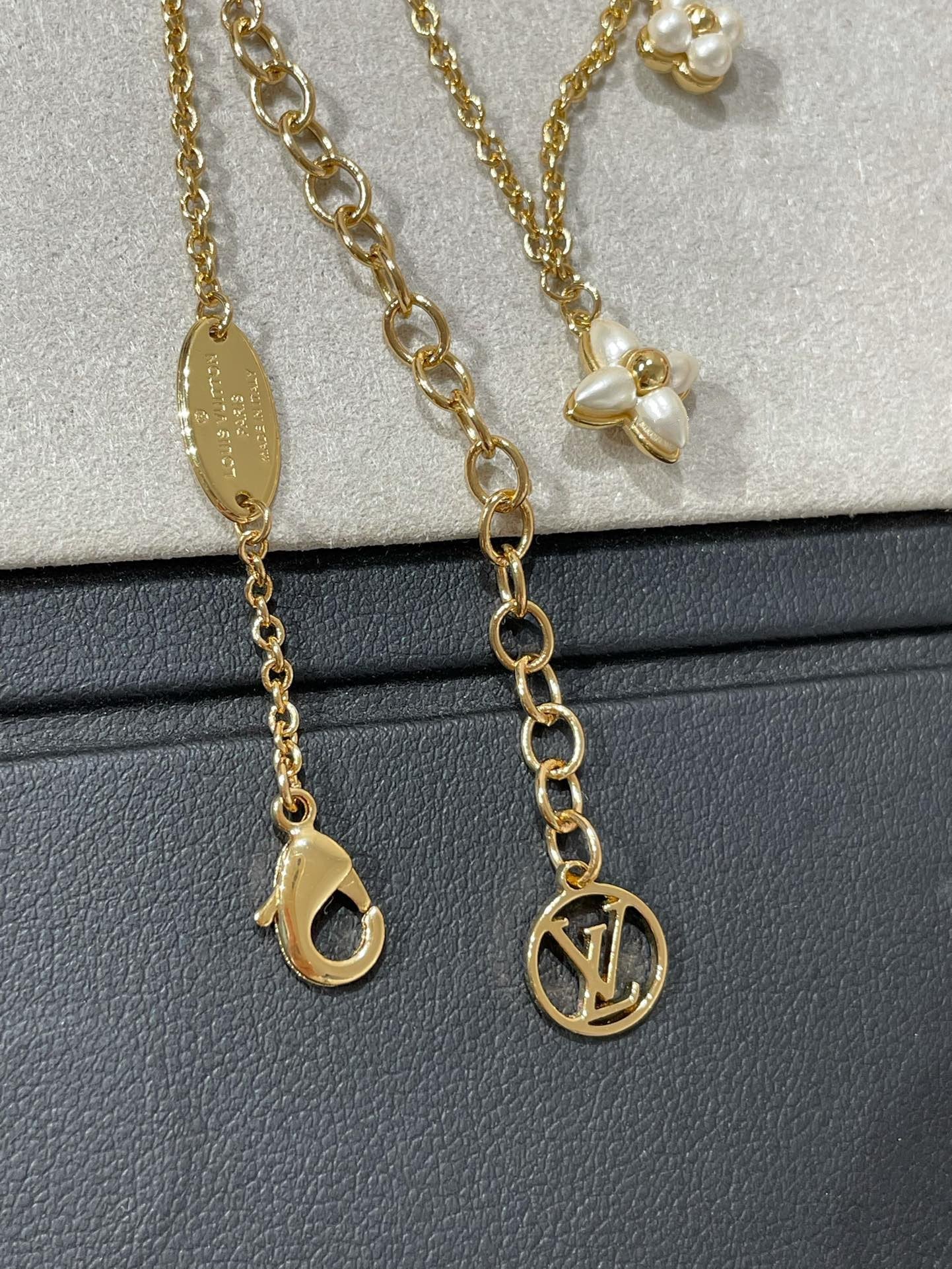[アンジェラジュエリー]フラワーグラム ゴールド モップ ダブルロウ ネックレス