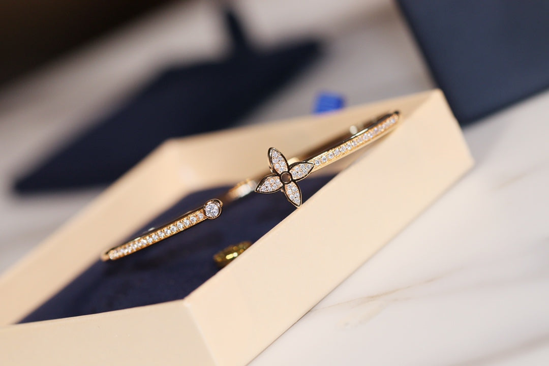 [Angela Jewellery] IDYLLE GOLD OFFENES ARMBAND MIT DIAMANTEN