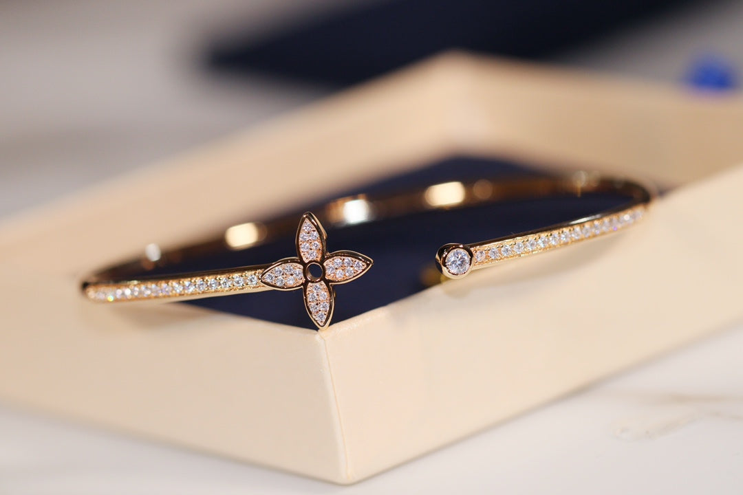 [Angela Jewellery] IDYLLE GOLD OFFENES ARMBAND MIT DIAMANTEN