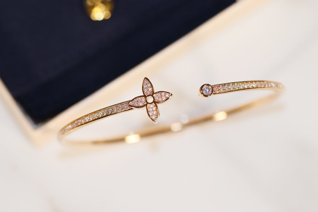 [Angela Jewellery] IDYLLE GOLD OFFENES ARMBAND MIT DIAMANTEN