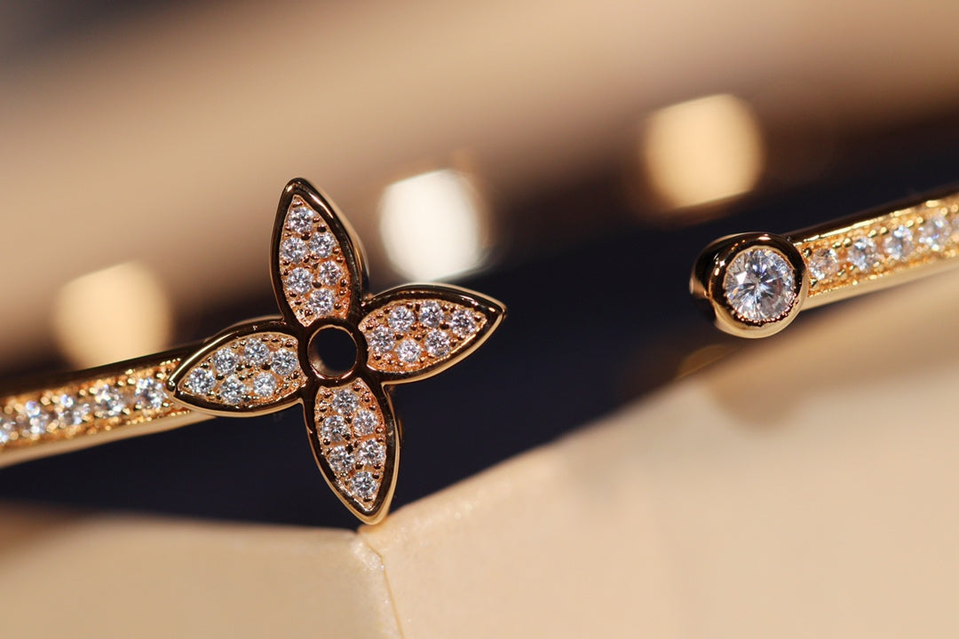 [Angela Jewellery] IDYLLE GOLD OFFENES ARMBAND MIT DIAMANTEN
