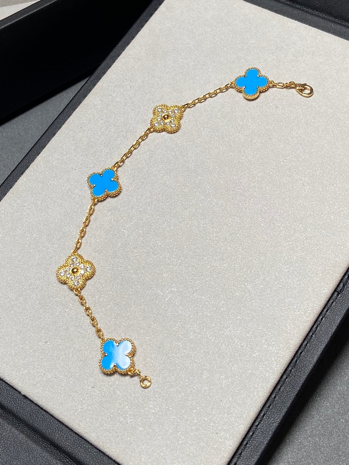 [Angela Schmuck]Klee 5 Motiv Blau Chalzedon Diamant Gold Armband 