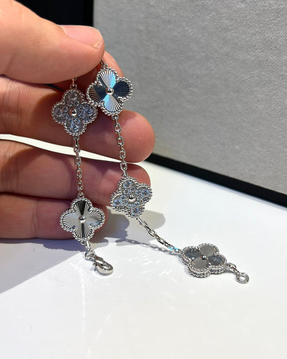 [Angela Jewellery]Silberarmband mit Kleeblatt-Motiv und Diamanten