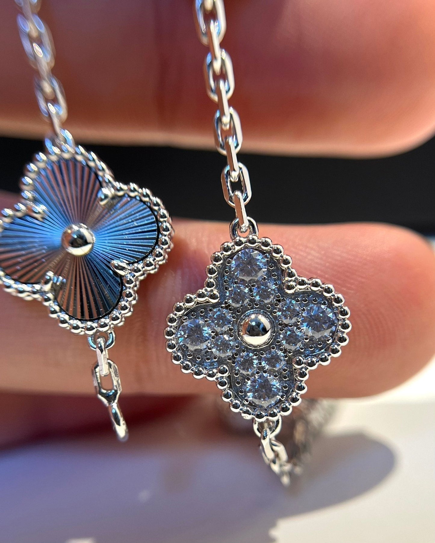 [Angela Jewellery]Silberarmband mit Kleeblatt-Motiv und Diamanten
