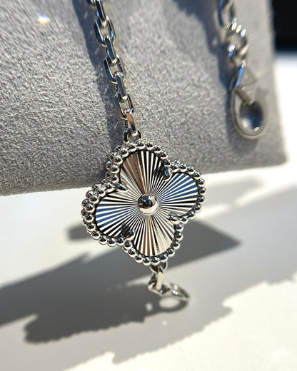 [Angela Jewellery]Silberarmband mit Kleeblatt-Motiv und Diamanten