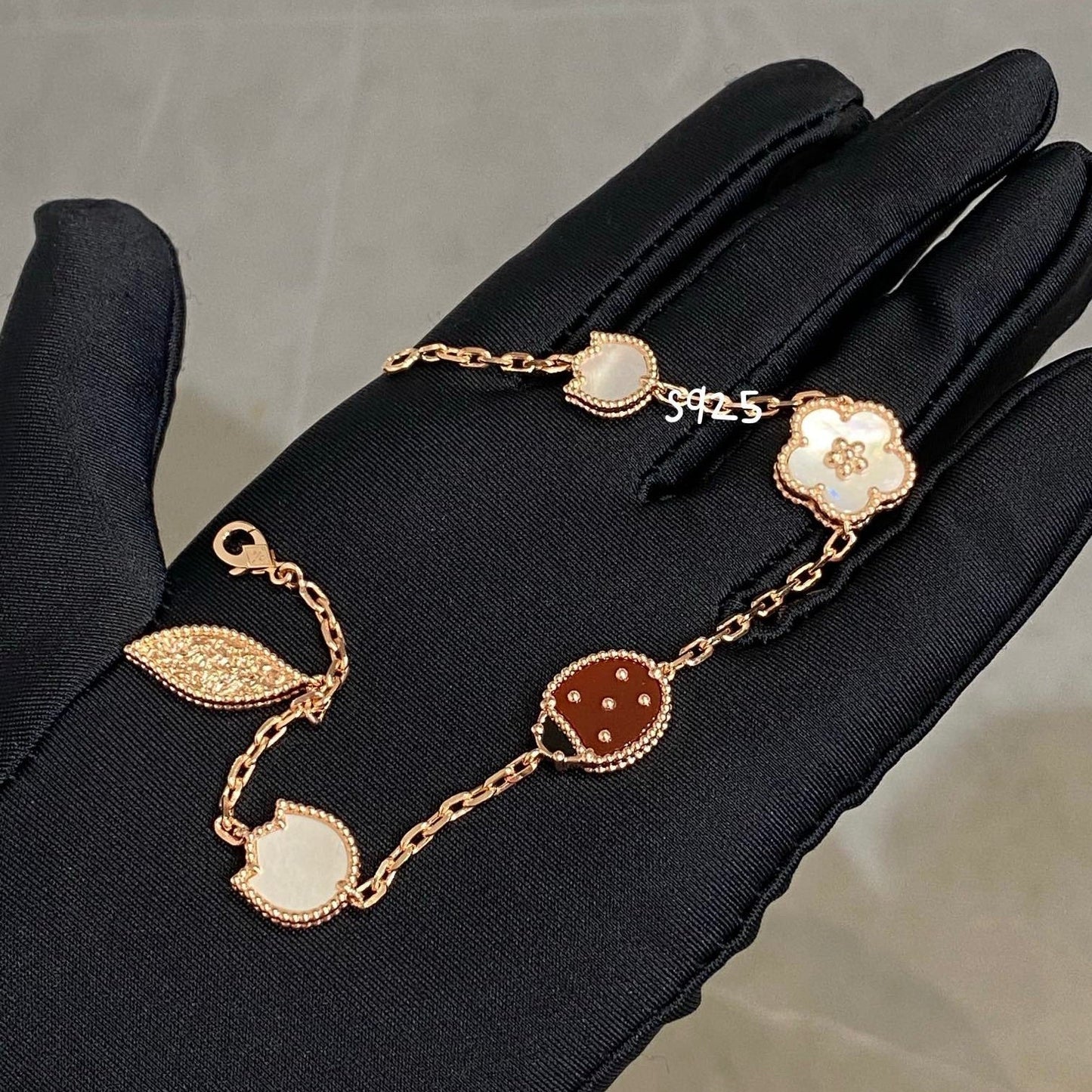 [Angela Schmuck]Armband mit 5 Glücksmotiven