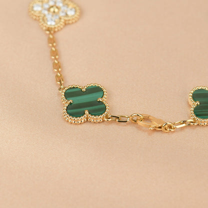 [Angela Schmuck] Armband mit Kleeblatt-Motiv und Malachit-Diamanten