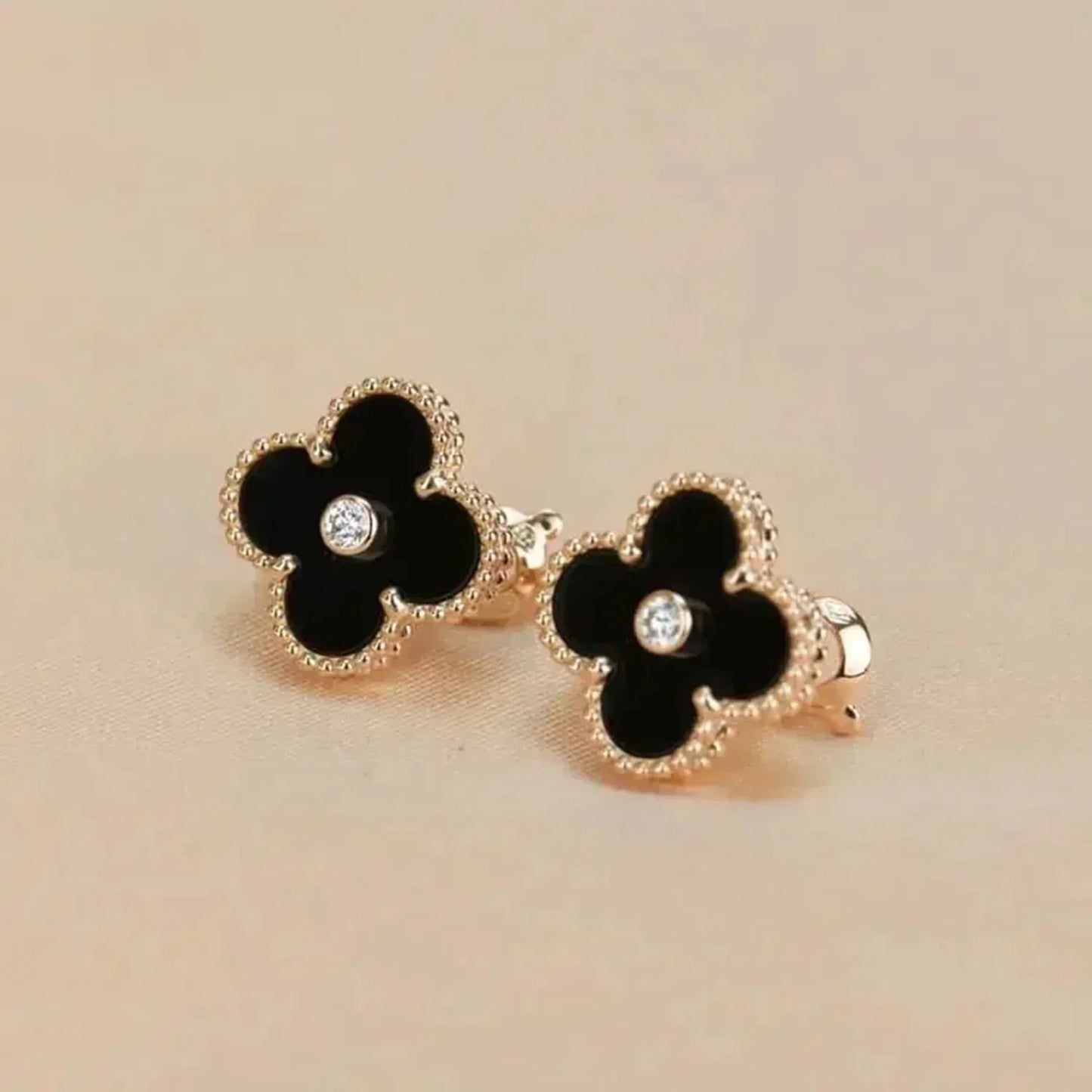[Angela Schmuck]CLOVER MEDIUM 1 MOTIFS ONYX DIAMOND OHRRINGE