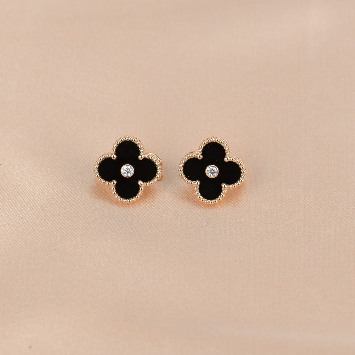 [Angela Schmuck]CLOVER MEDIUM 1 MOTIFS ONYX DIAMOND OHRRINGE