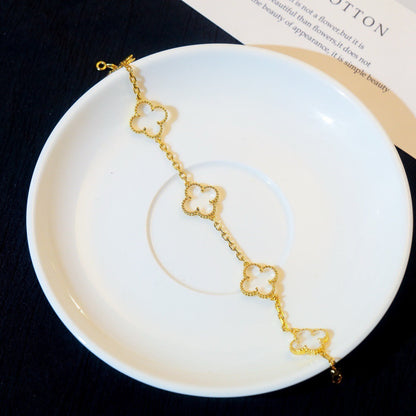 [Angela Jewellery] Armband mit Kleeblatt-Motiv und Bergkristall in Roségold