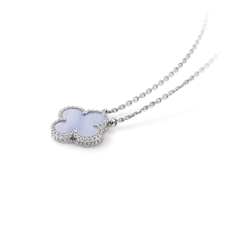 [アンジェラジュエリー]クローバー 15mm ブルーカルセドニーネックレス シルバー