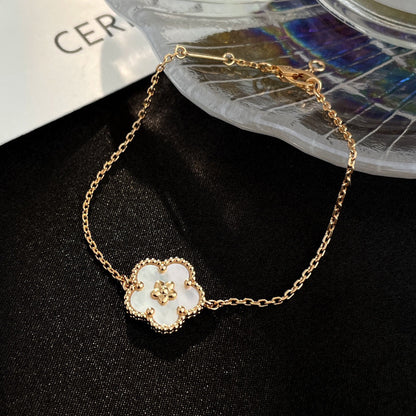 [Angela Schmuck] GLÜCKLICHES WEISSES PFLAUMENBLÜTENARMBAND