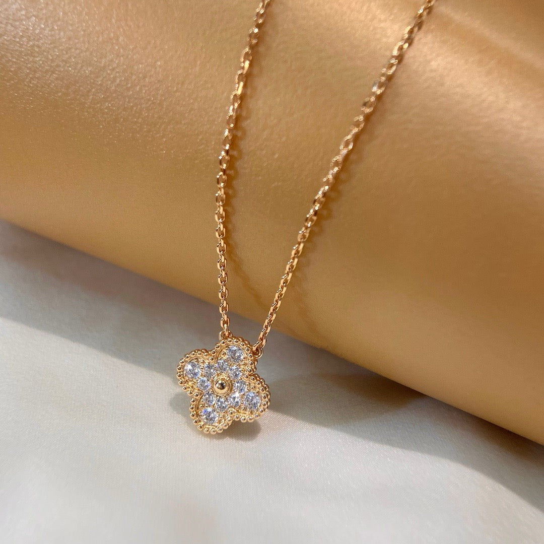 [アンジェラジュエリー]クローバー 15mm ダイヤモンド シングルフラワーネックレス