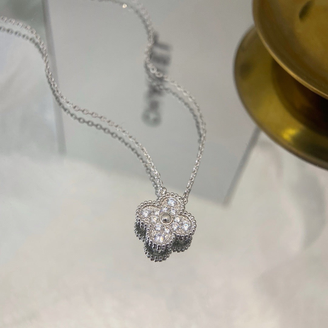 [アンジェラジュエリー]クローバー 15mm ダイヤモンド シングルフラワーネックレス