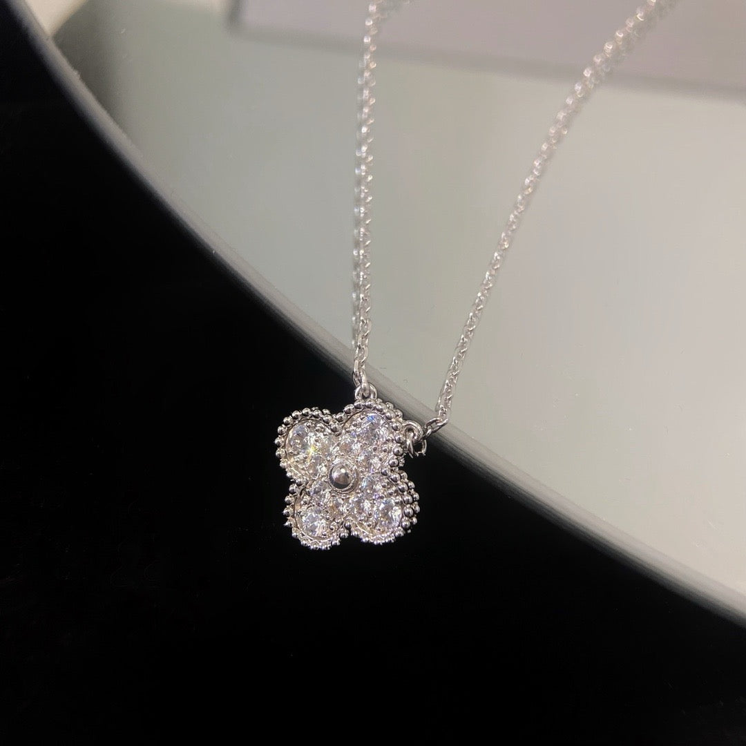 [アンジェラジュエリー]クローバー 15mm ダイヤモンド シングルフラワーネックレス