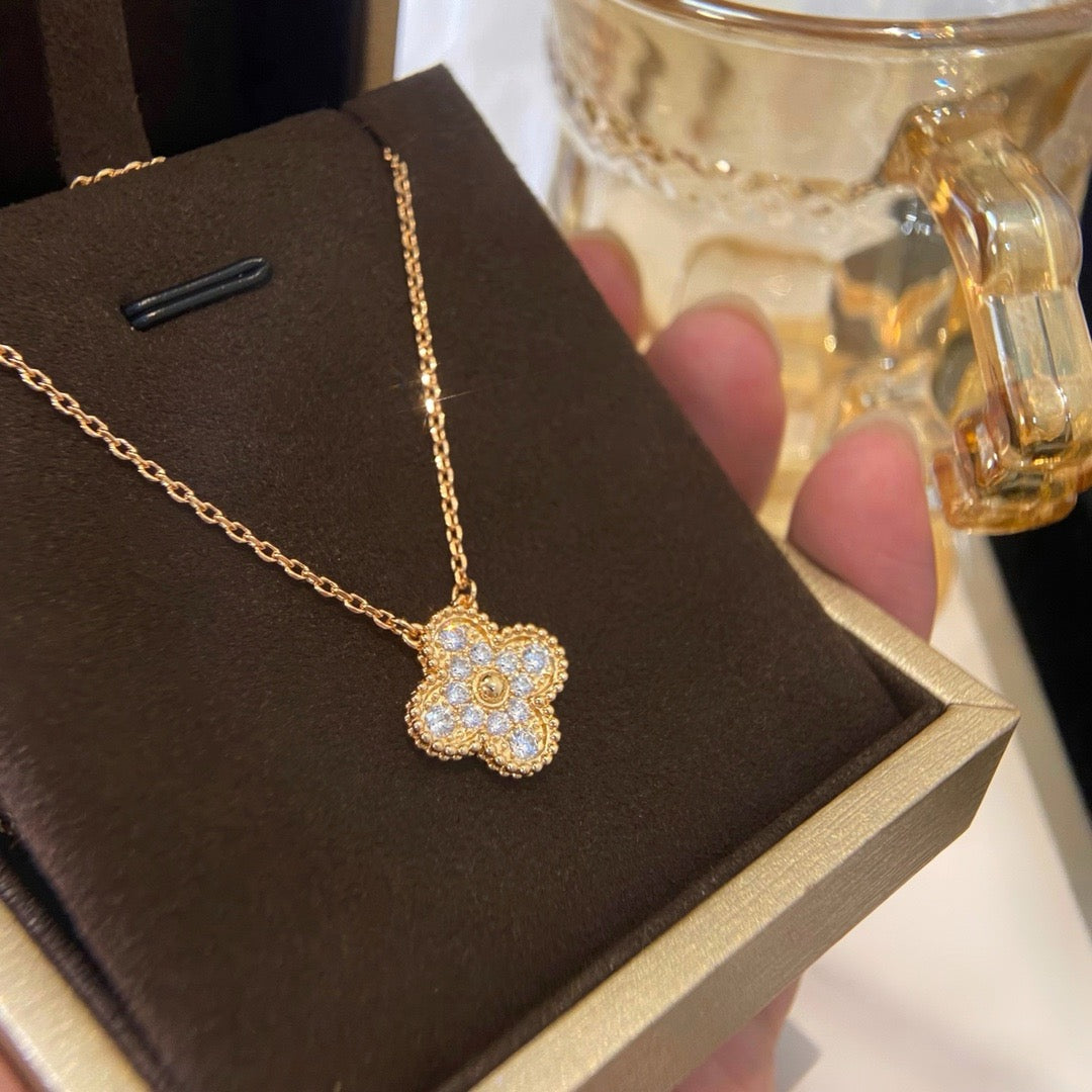 [アンジェラジュエリー]クローバー 15mm ダイヤモンド シングルフラワーネックレス