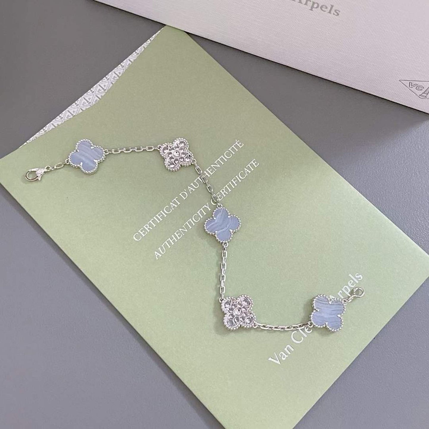 [Angela Schmuck] Kleeblatt 5 Motiv Diamant lila Chalzedon Armband Silber 