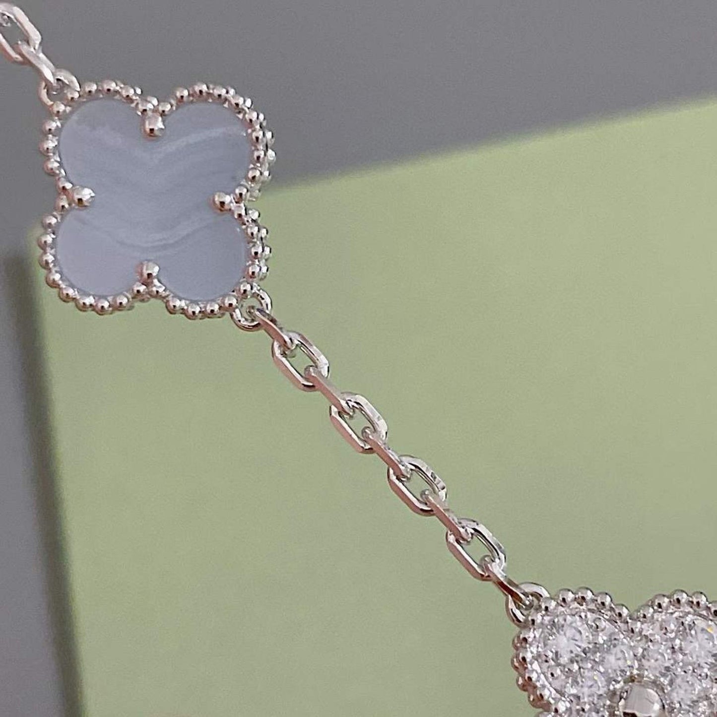 [Angela Schmuck] Kleeblatt 5 Motiv Diamant lila Chalzedon Armband Silber 
