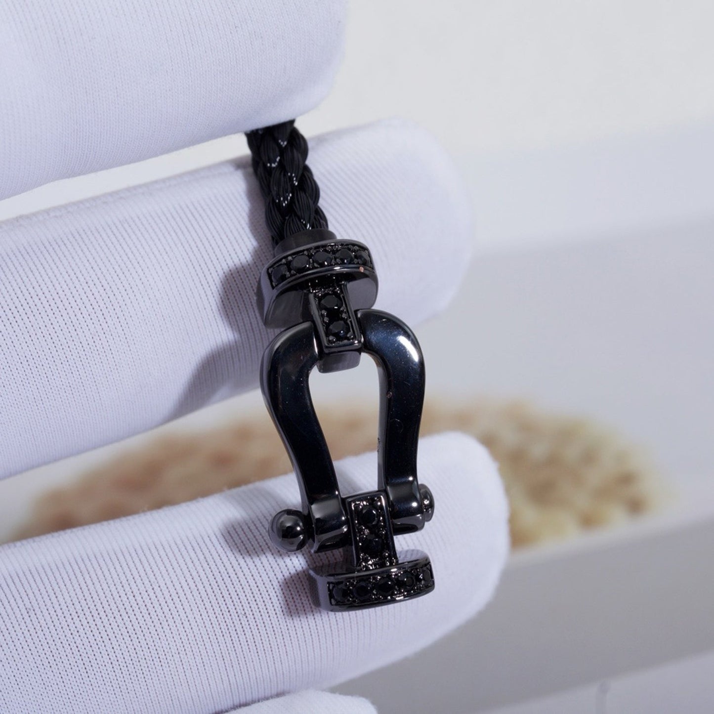 [Angela Schmuck]FORCE GROSSE SERIE HUFEISEN SCHWARZES SAMURAI-ARMBAND 