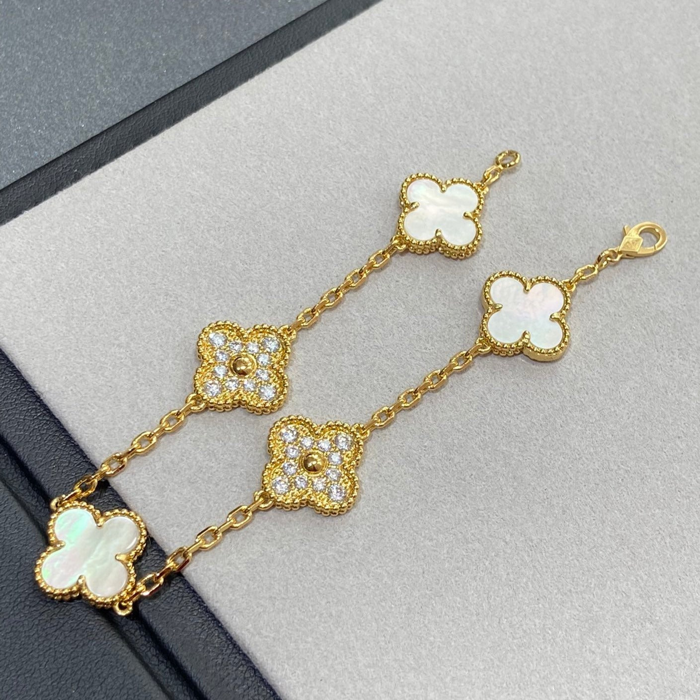 [Angela Schmuck]KLEE-ARMBAND 5 MOTIV WEISSER MOP-DIAMANT 