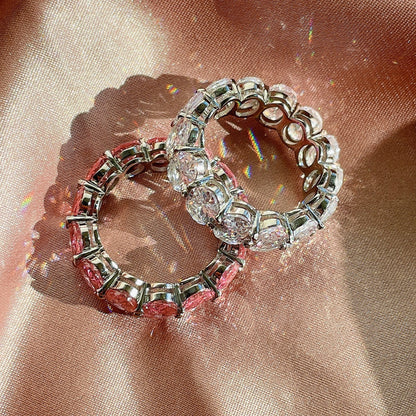 Angela Jewelry]Zierlicher, länglicher Tennisring im Kissenschliff