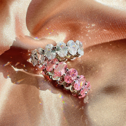 Angela Jewelry]Zierlicher, länglicher Tennisring im Kissenschliff