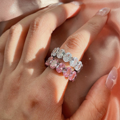 Angela Jewelry]Zierlicher, länglicher Tennisring im Kissenschliff