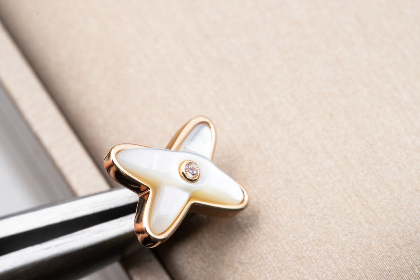 [Angela Jewellery]JEUX DE WHITE MOP PINK GOLD DIAMANT OHRRINGE
