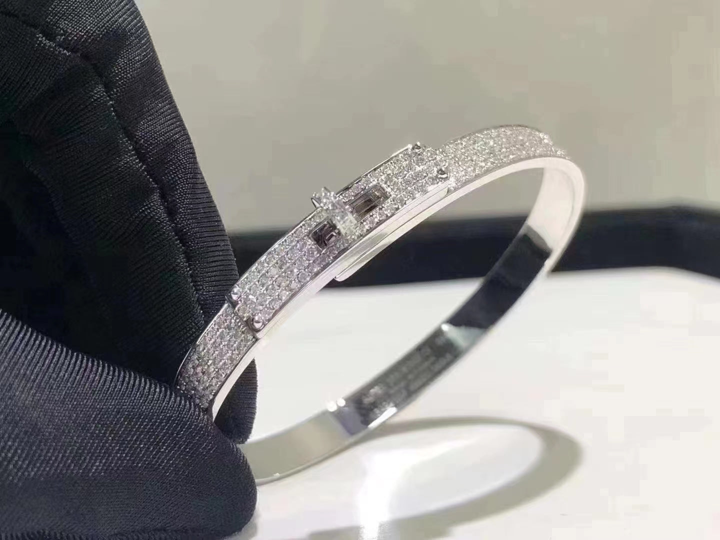 [Angela Jewellery]HM KELLY ARMBAND AUS SILBER MIT VOLLSTÄNDIGEM PAVE-DIAMANT