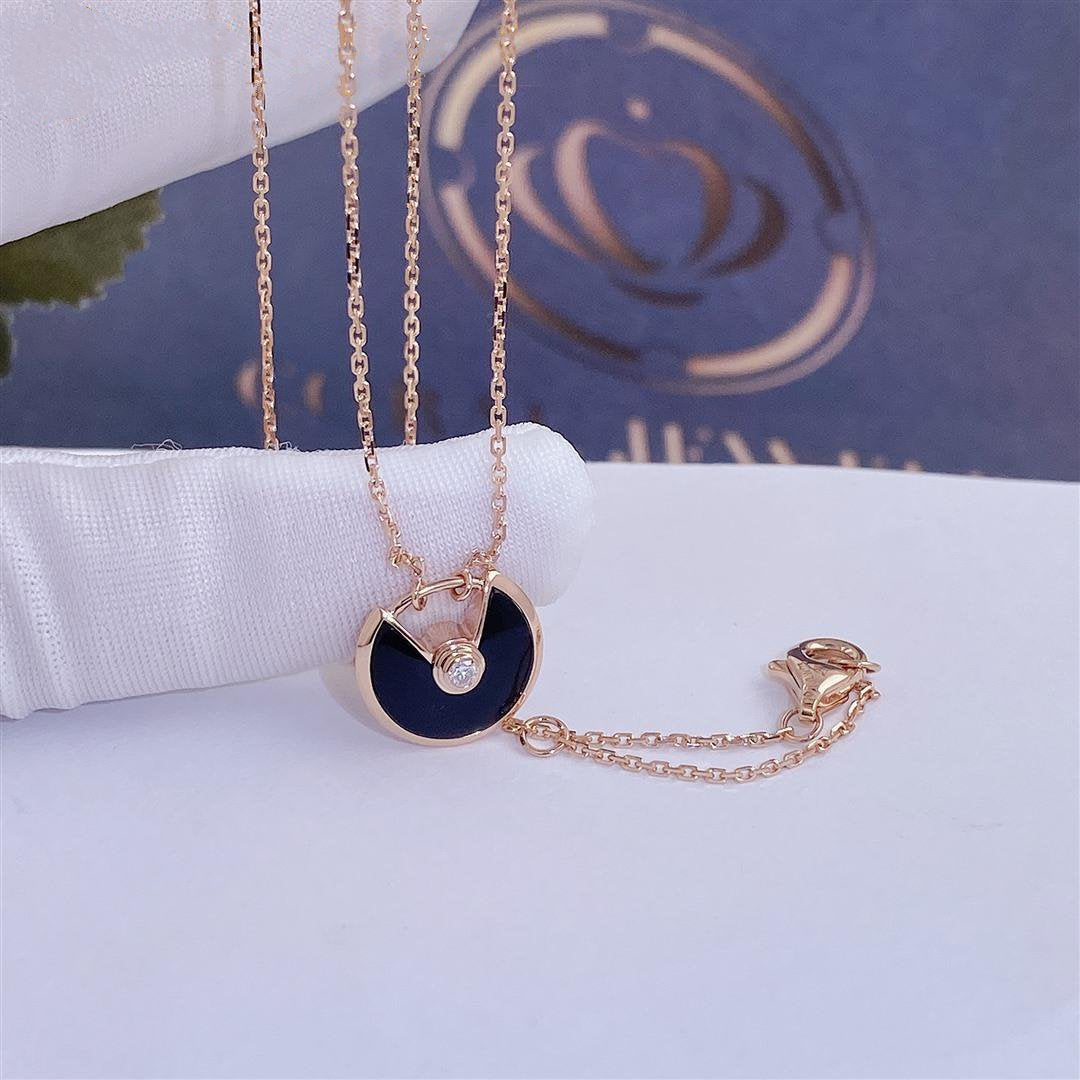 [Angela Schmuck]AMULETT ROSÉGOLD ONYX HALSKETTE