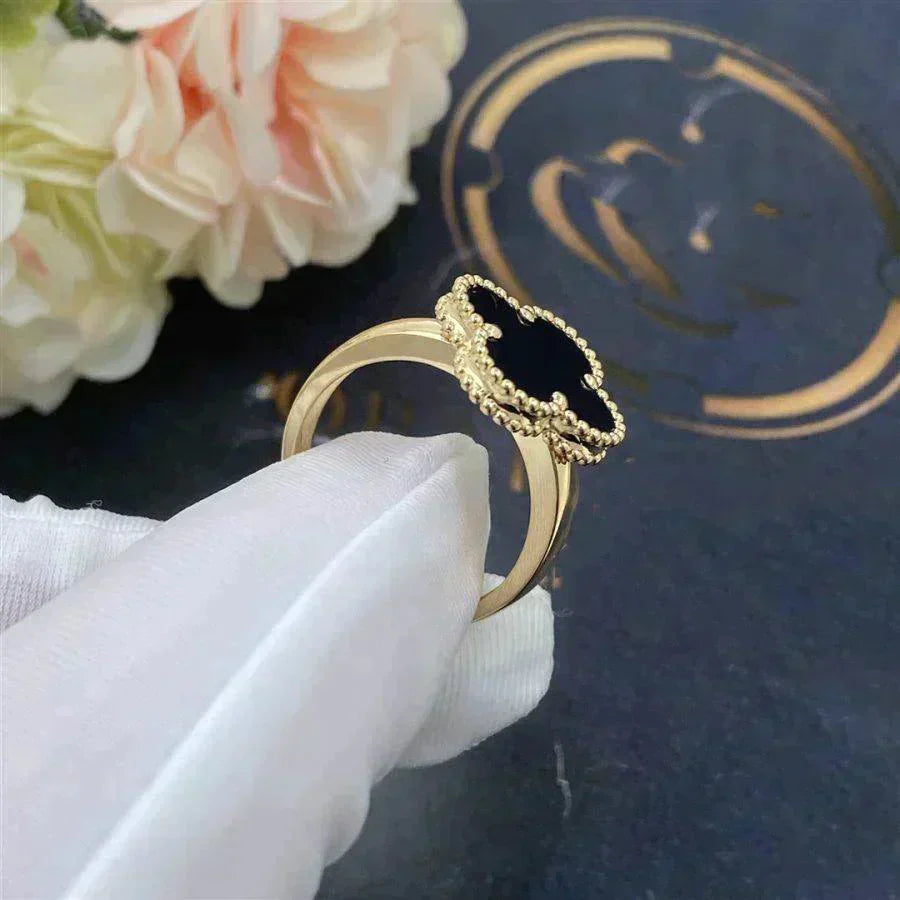[Angela Schmuck] KLEEBLATT-ONYX-RING