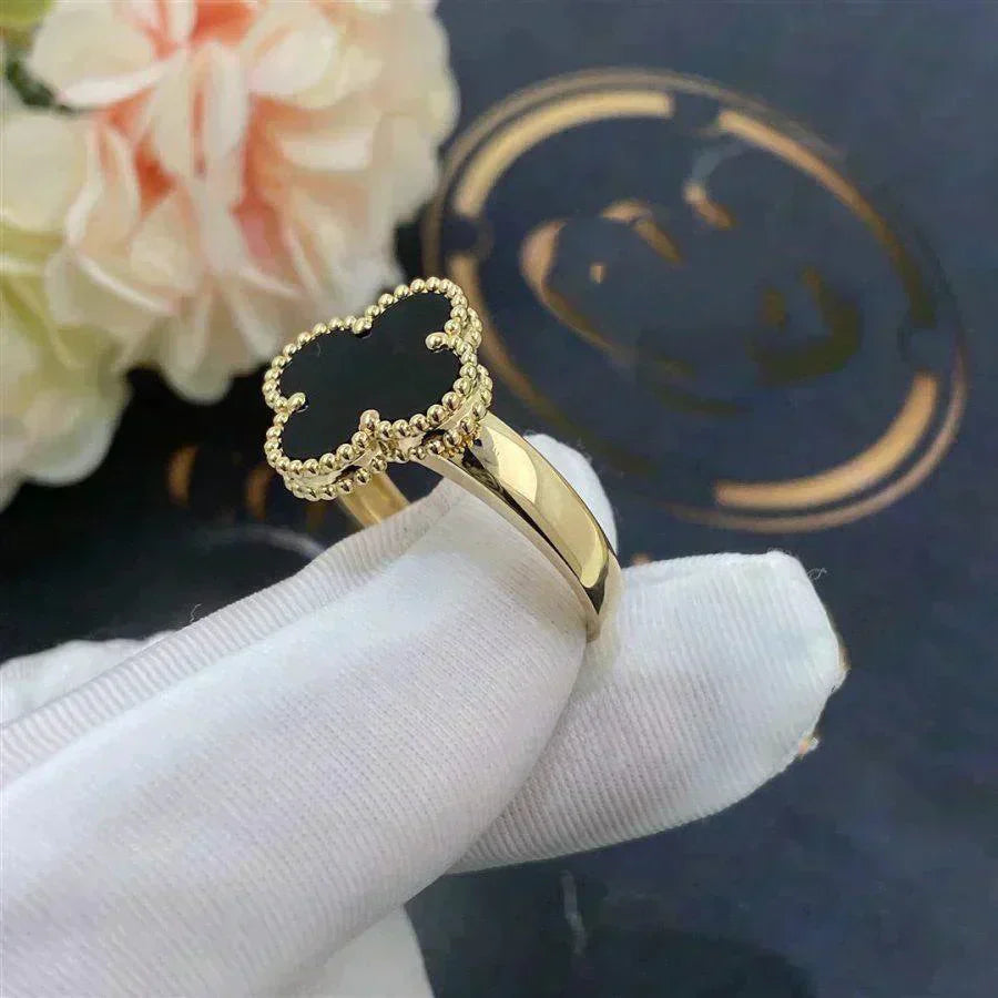[Angela Schmuck] KLEEBLATT-ONYX-RING