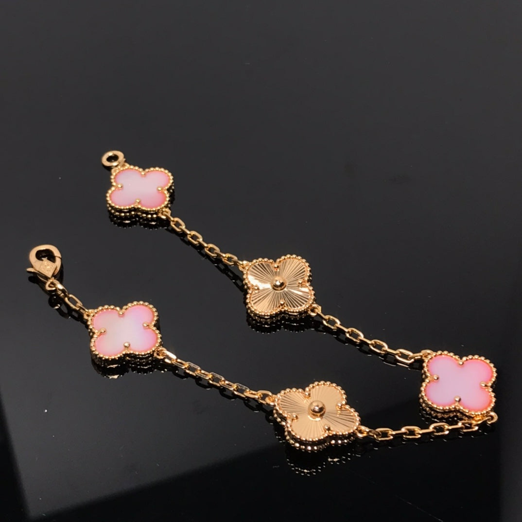 [Angela Jewellery]KLEE-ARMBAND MIT 5 MOTIV IN ROSA UND ROTGOLD