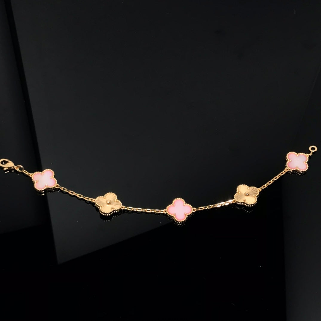 [Angela Jewellery]KLEE-ARMBAND MIT 5 MOTIV IN ROSA UND ROTGOLD