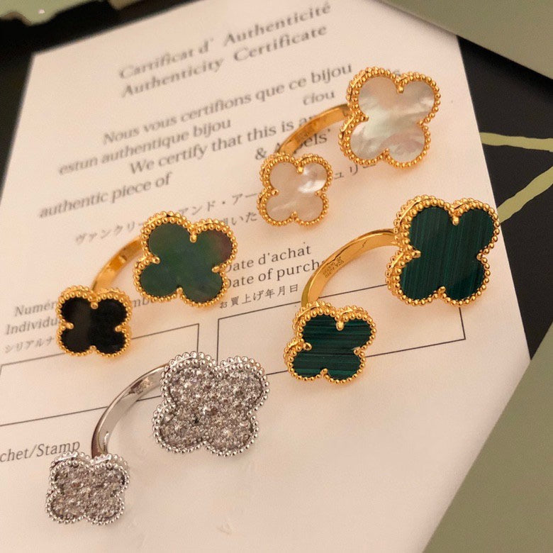 [Angela Jewellery] KLEEBLATT ZWISCHEN DEN FINGERRING