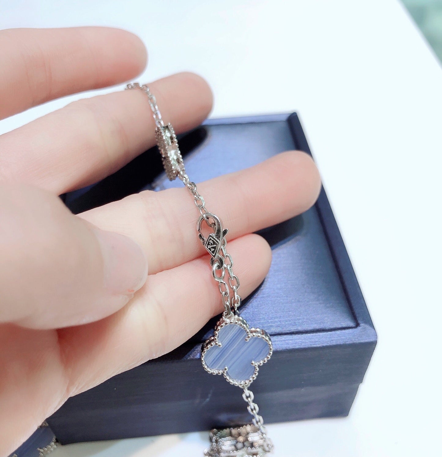 [Angela Schmuck] KLEEBLATT 10 MOTIVE CHALCEDON DIAMANTEN SILBER HALSKETTE